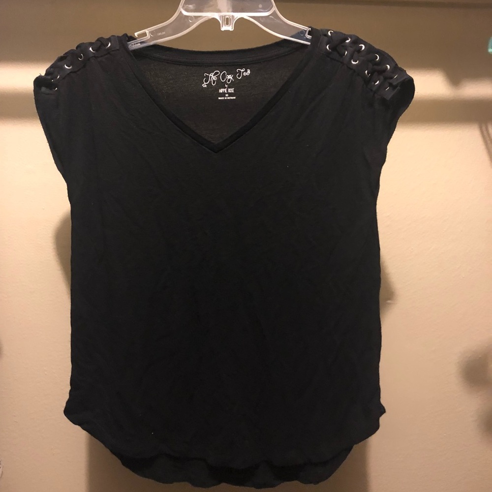 Black shoulder tired tee